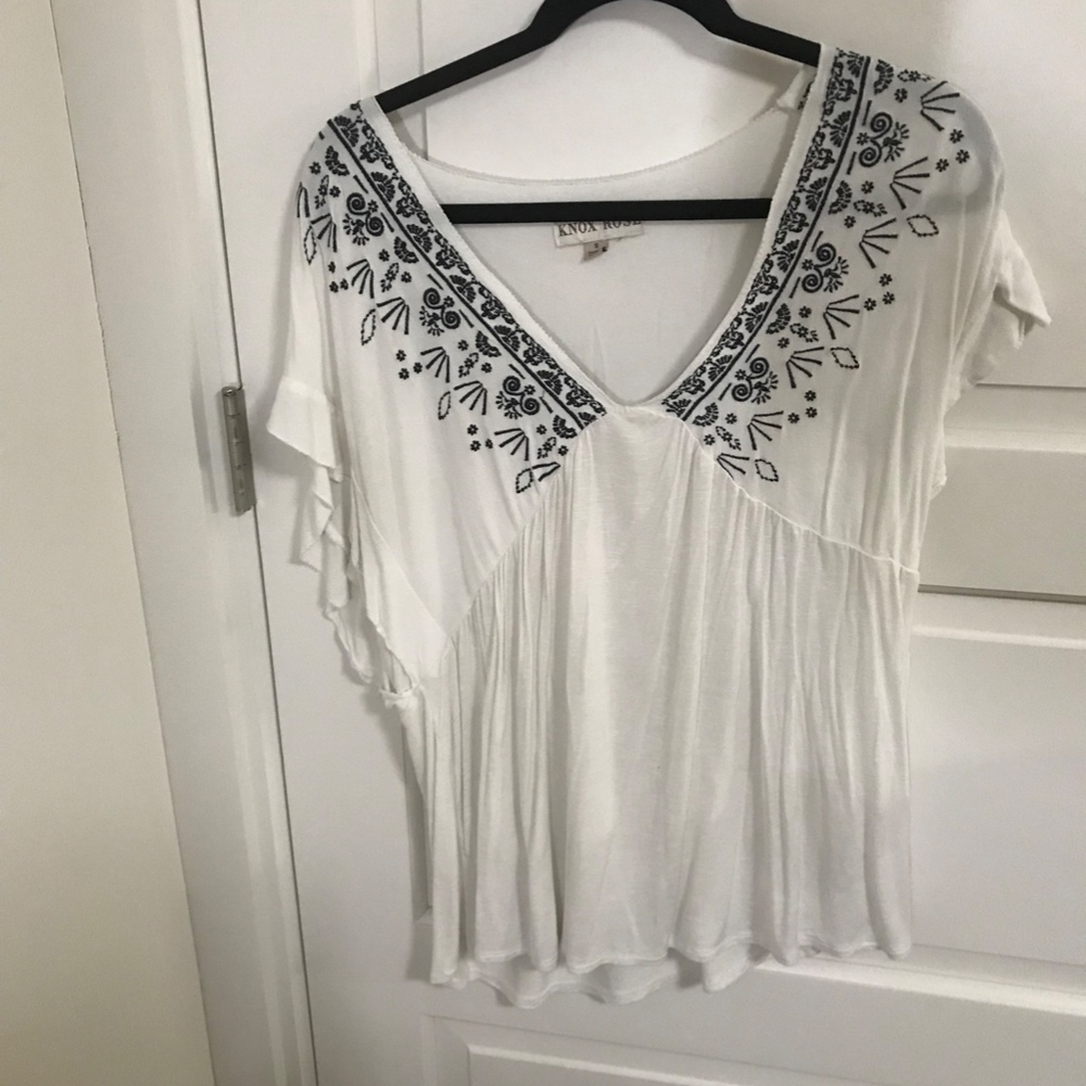 Embroidered Flowy Top - Picture 3 of 5
